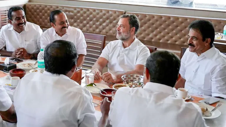 hddl2ui8_rahul-gandhi-vd-satheesan-kc-venugopal_650x400_14_May_26