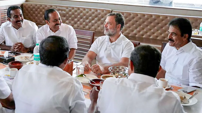 hddl2ui8_rahul-gandhi-vd-satheesan-kc-venugopal_650x400_14_May_26